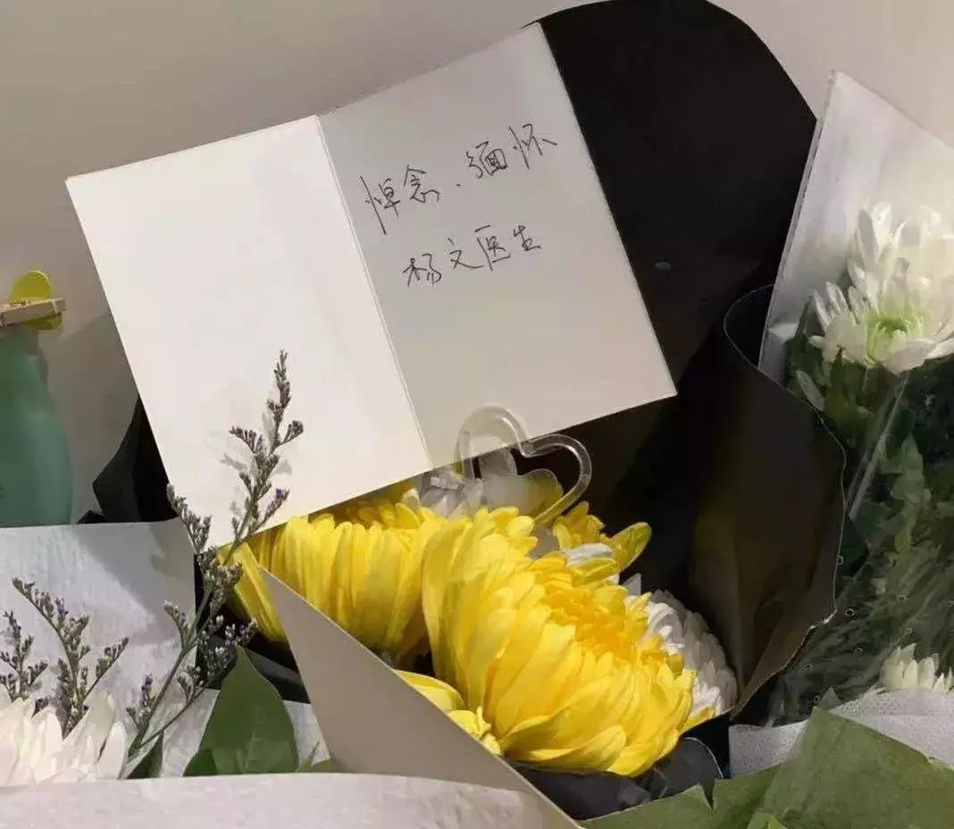 “白大褂不是铠甲，白衣天使们也不是神”